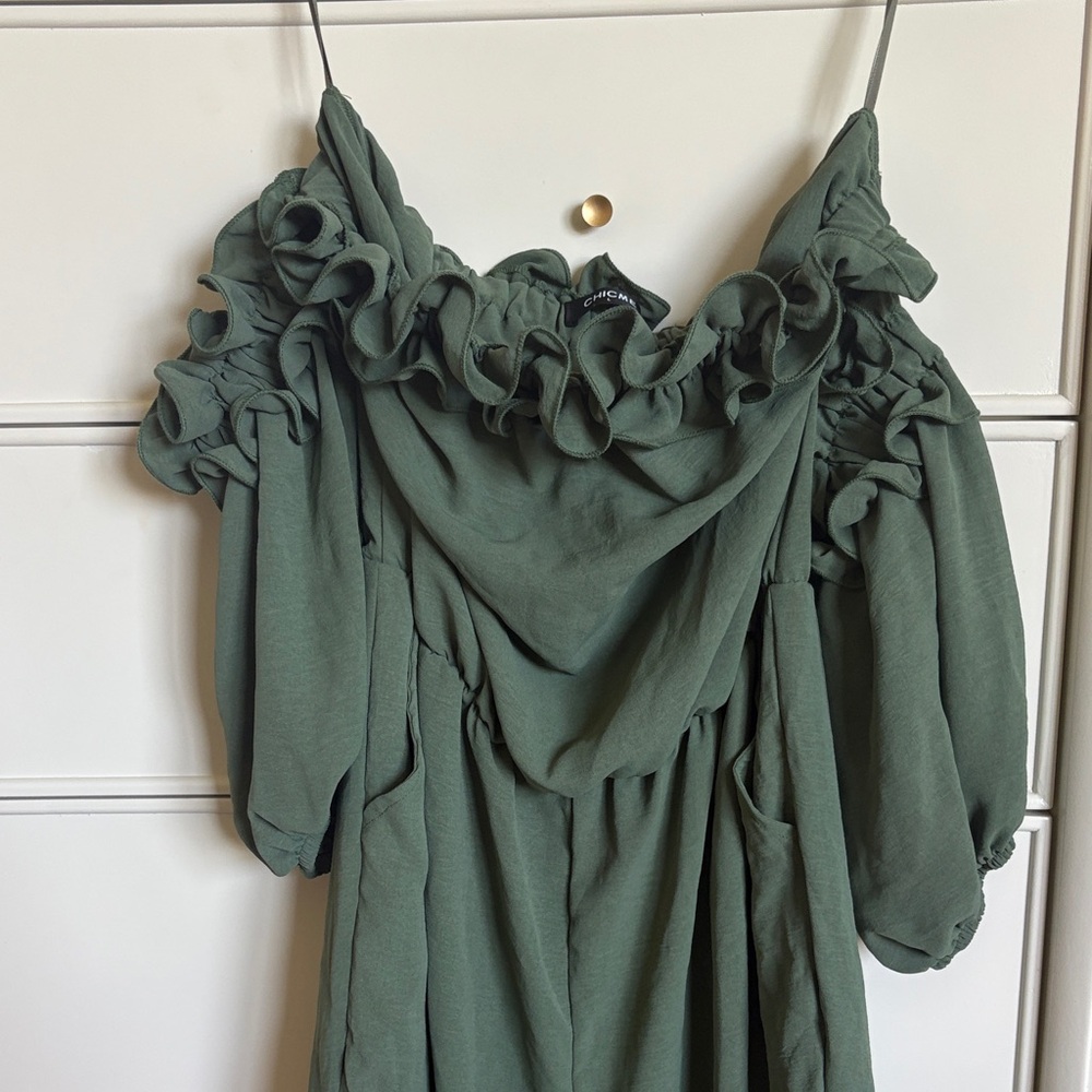 Elegant Green Off-Shoulder Jumpsuit - Picture 3 of 6